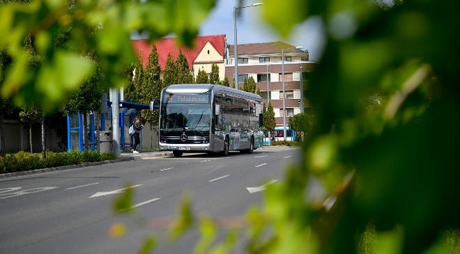 Demonstrációs szakaszaba lépett Debrecenben a Zöld busz program